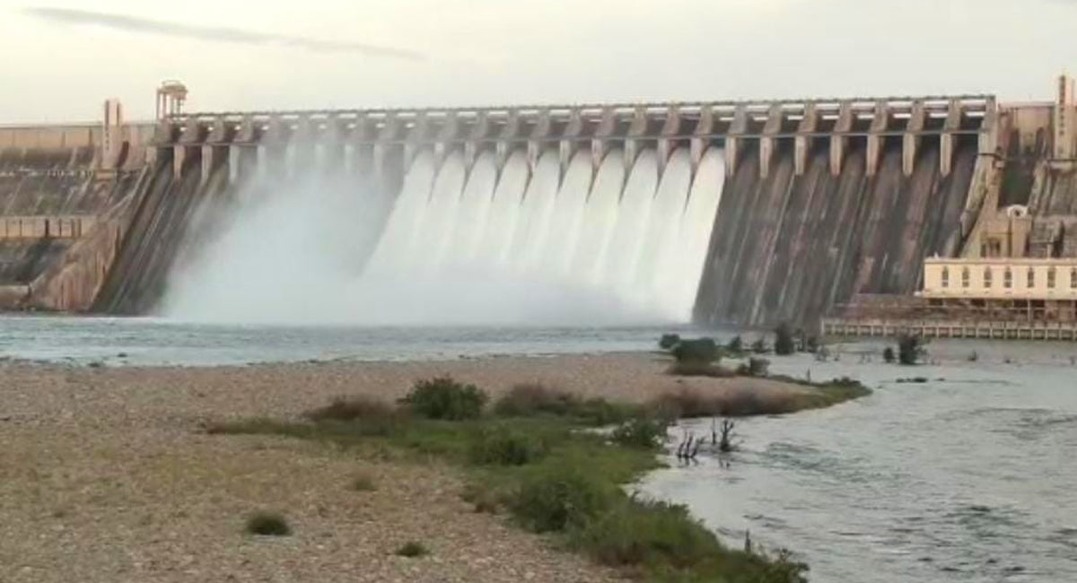Telangana: 26 gates of Nagarjuna Sagar Project lifted