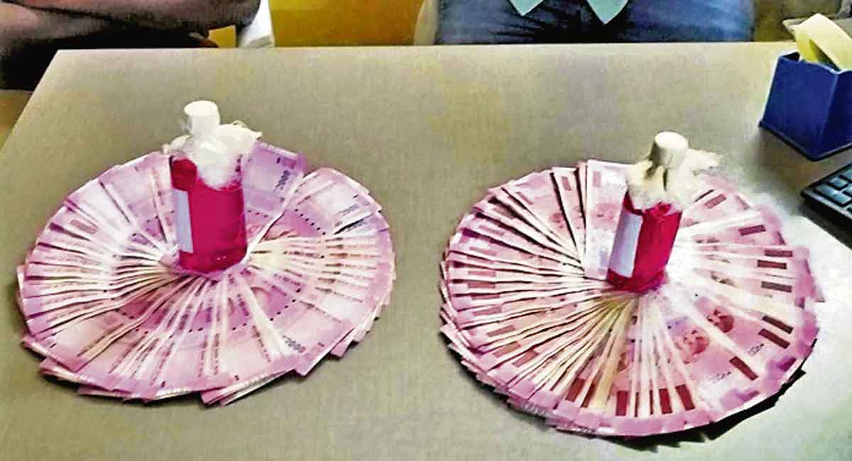 Medak: ACB officials nab Deputy Tehsildar accepting bribe