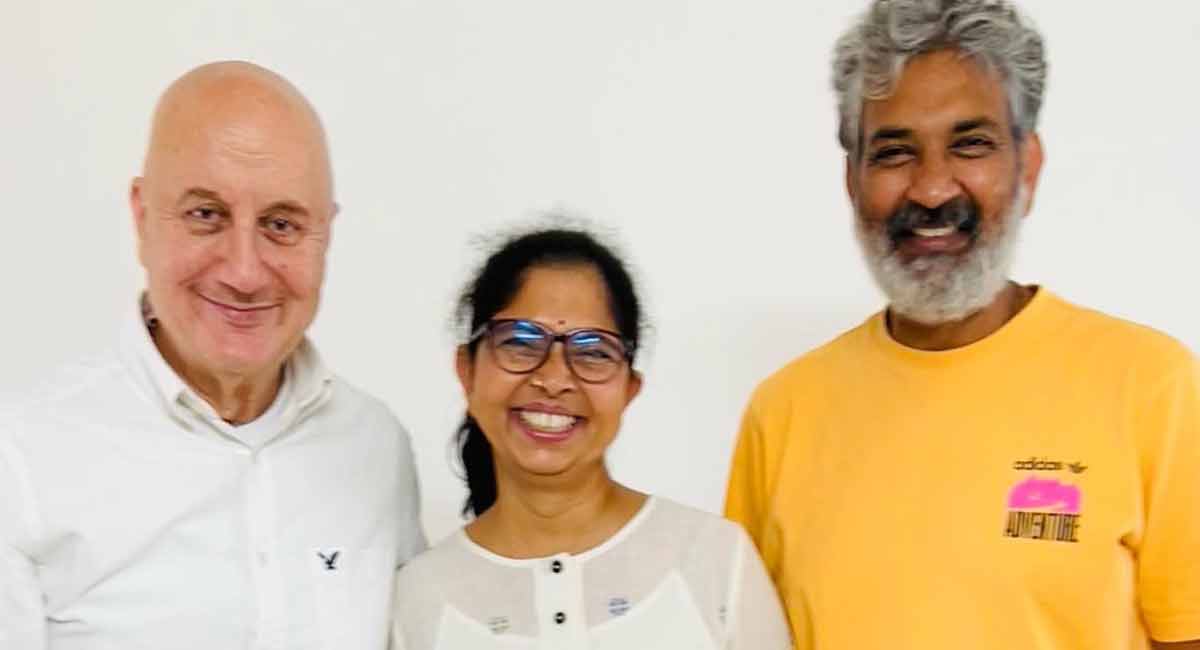 Anupam Kher impressed with the ‘RRR’ filmmaker’s simplicity