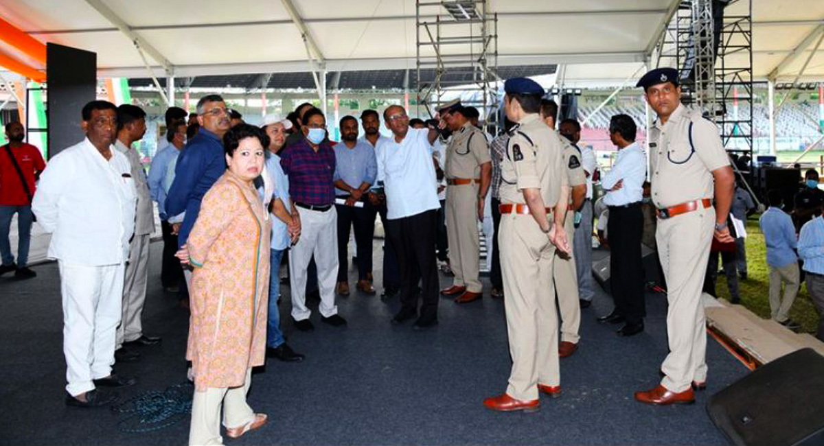 Hyderabad: CS Somesh Kumar inspects Swatantra Bharata Vajrotsavalu valedictory arrangements