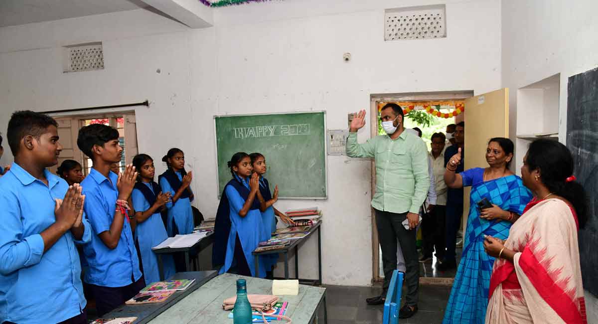 Karimnagar Collector instruct officials to speed up multipurpose school works