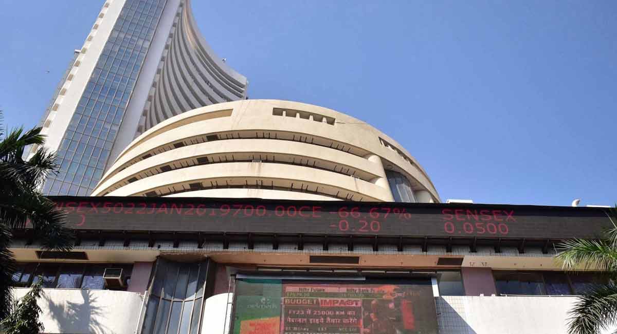 Volatile trading at Indian equities; IT, banking stocks slump