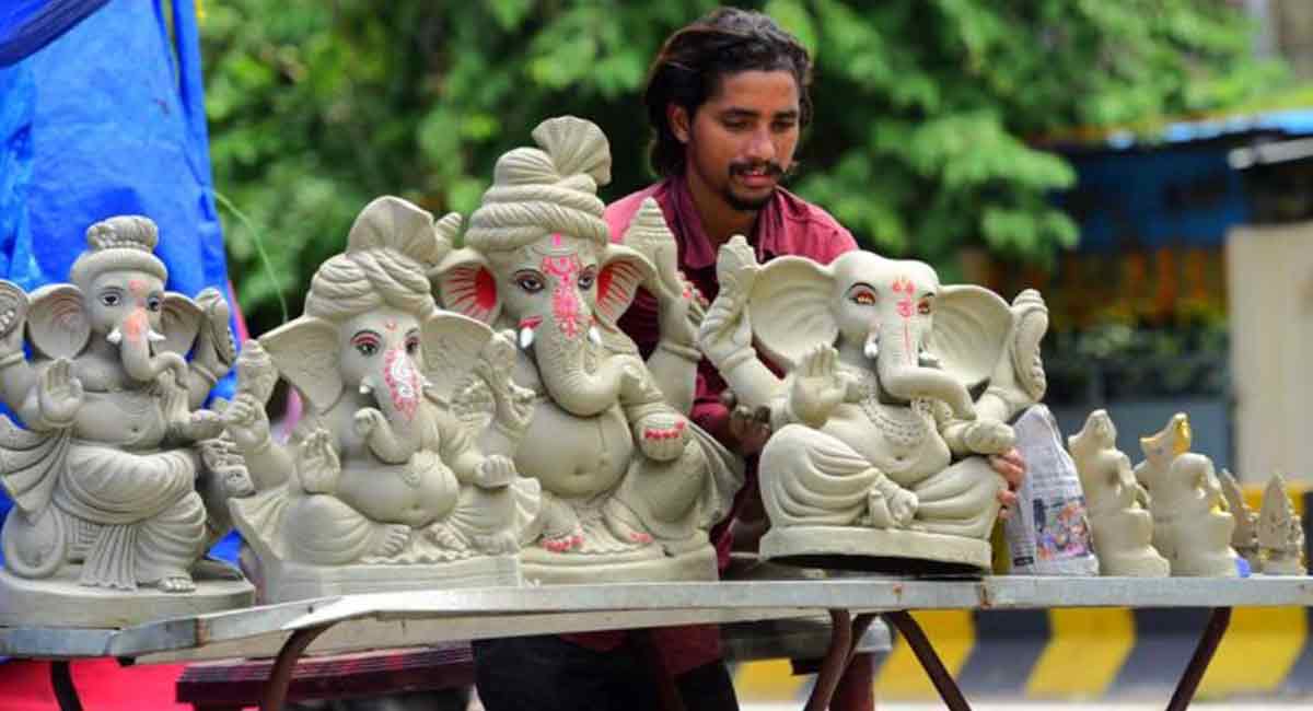 HMDA to distribute 1 lakh eco-friendly Ganesh idols