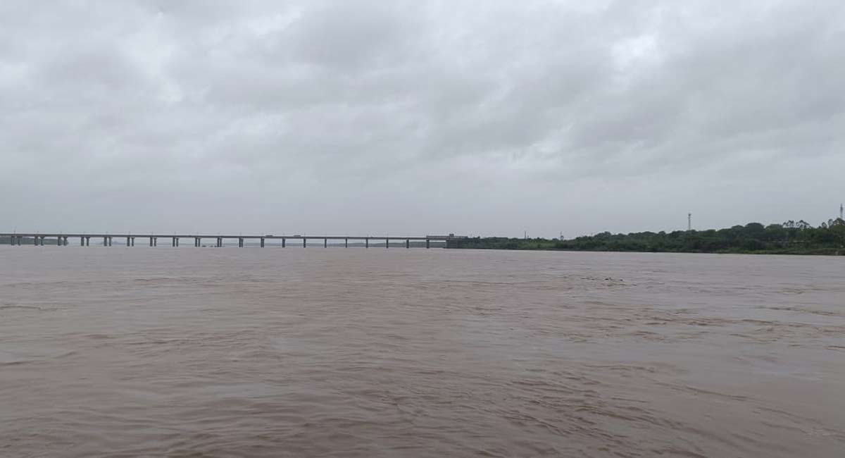 Godavari continues to rise at Bhadrachalam, may reach 3rd warning level