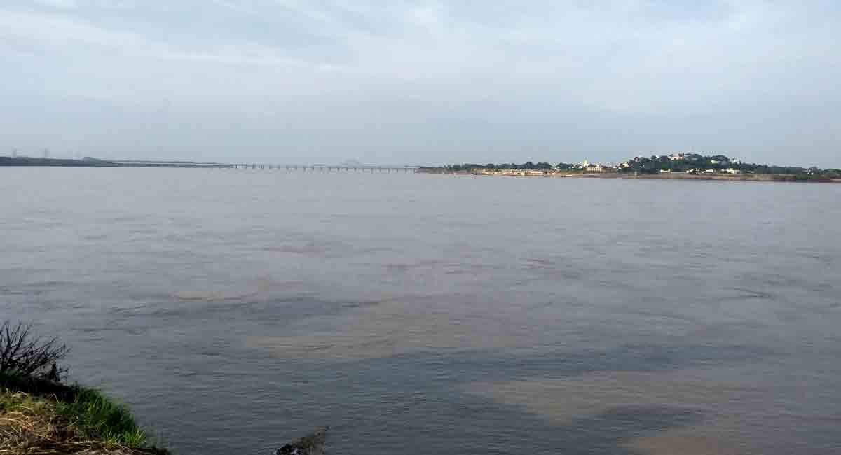 Godavari crosses second warning level at Bhadrachalam, officials on alert