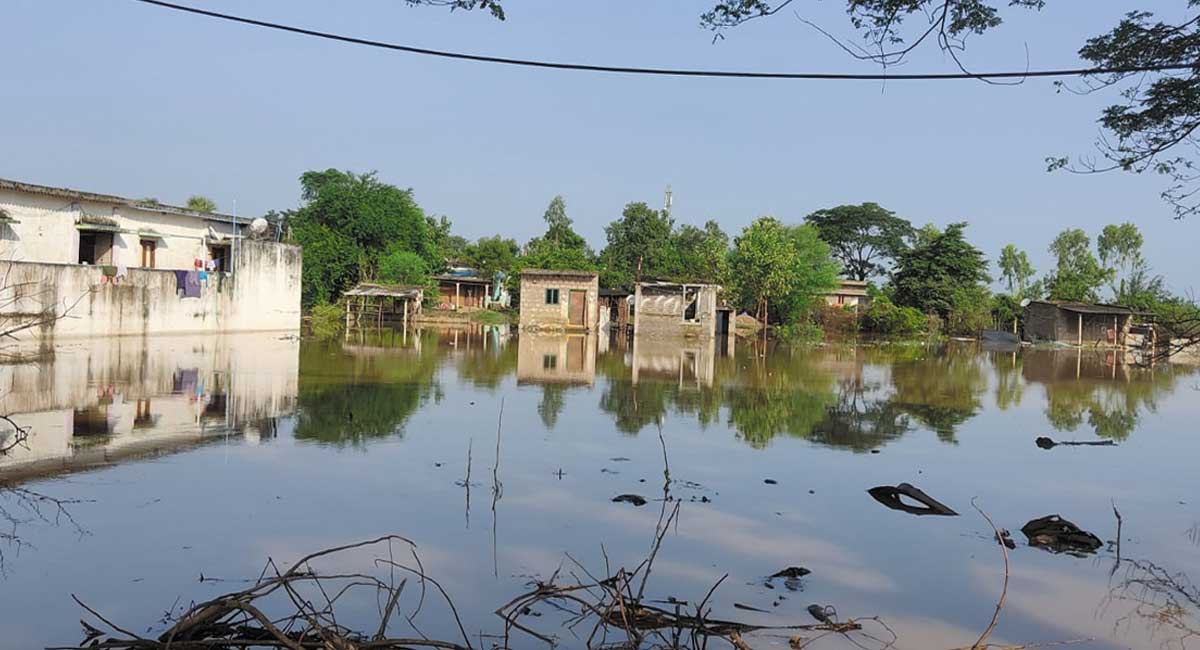 Bhadrachalam: Godavari continues to flow above danger level
