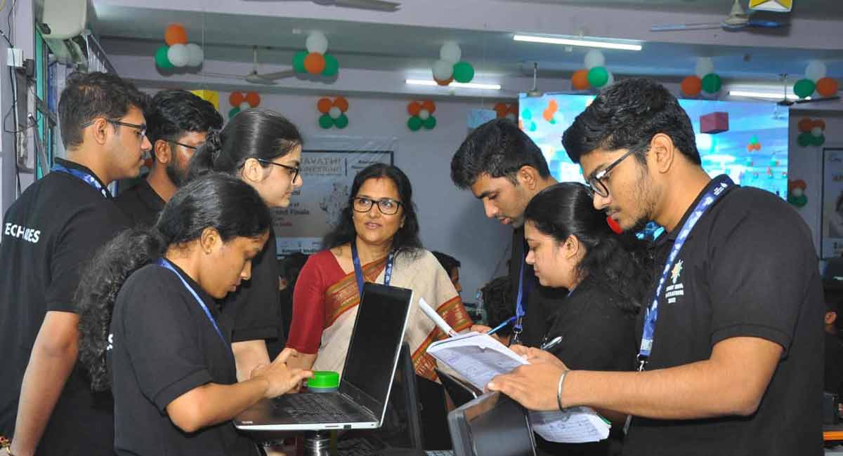 Warangal: ‘Smart India Hackathon- 2022’ grand finale opens at TPCE, Kazipet