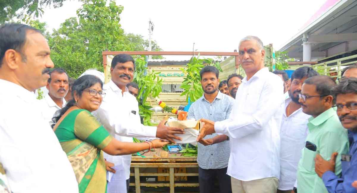 Eight pot making machines given to Potters in Siddipet