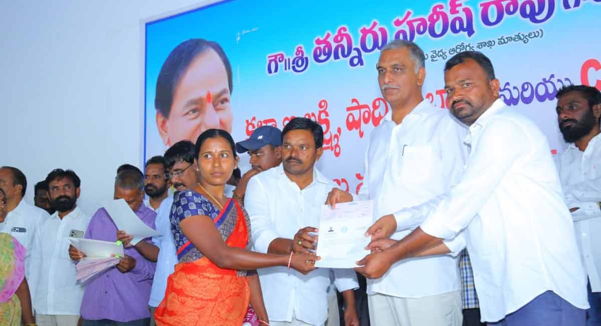 Telangana govt grants CMRF funds liberally to poor: Harish Rao