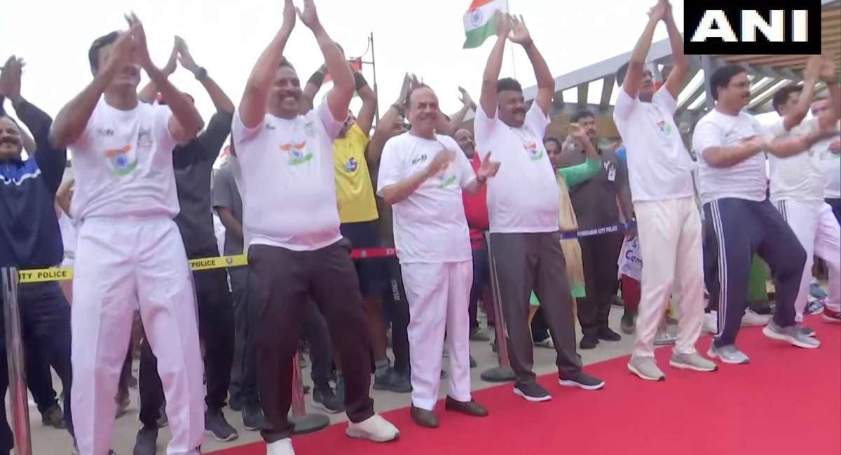 Hyderabad Police organizes mega run for Swatanthra Bharata Vajrotsavulu