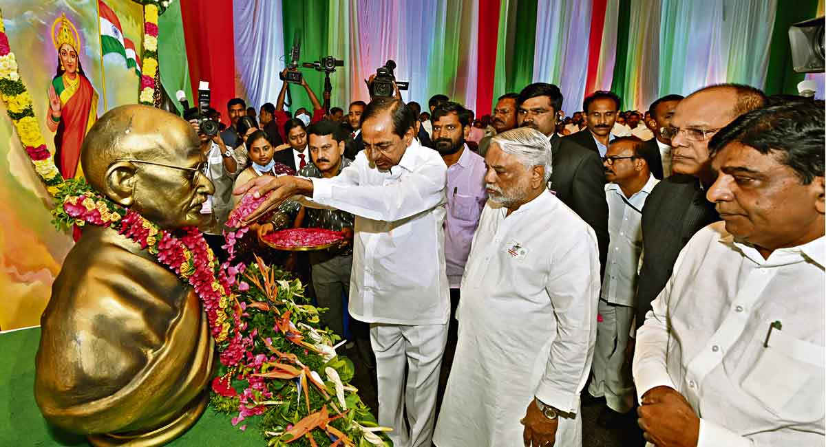 CM KCR commemorates Quit India movement