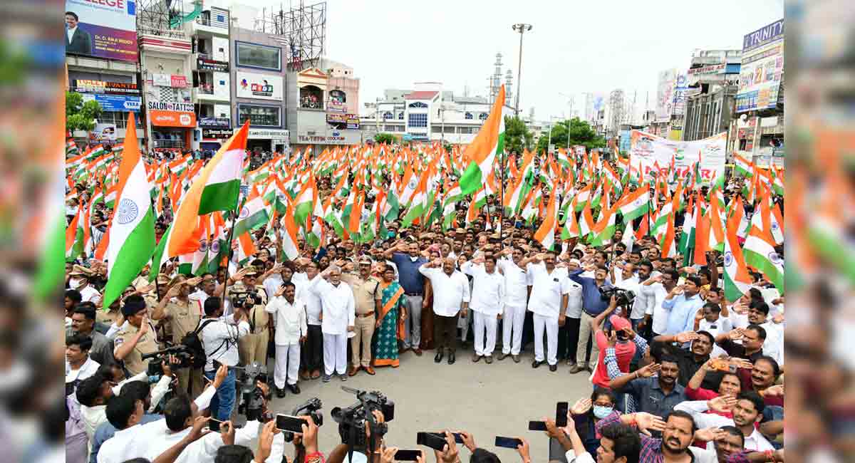 Mass singing of National Anthem held in big way in erstwhile Karimnagar