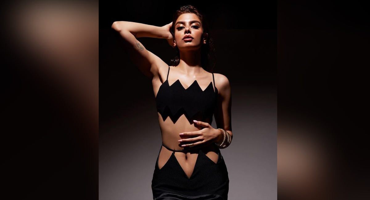 Khushi Kapoor raises temperature in black cut-out dress