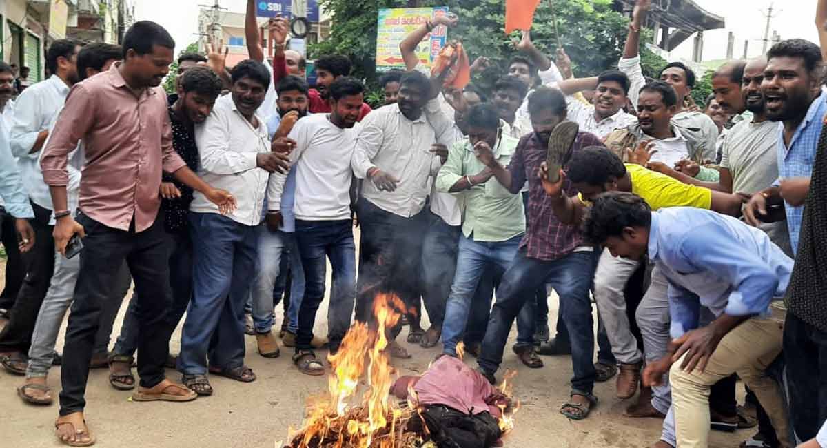 Mild tension prevails in Huzurabad as BJP, TRS activists clash