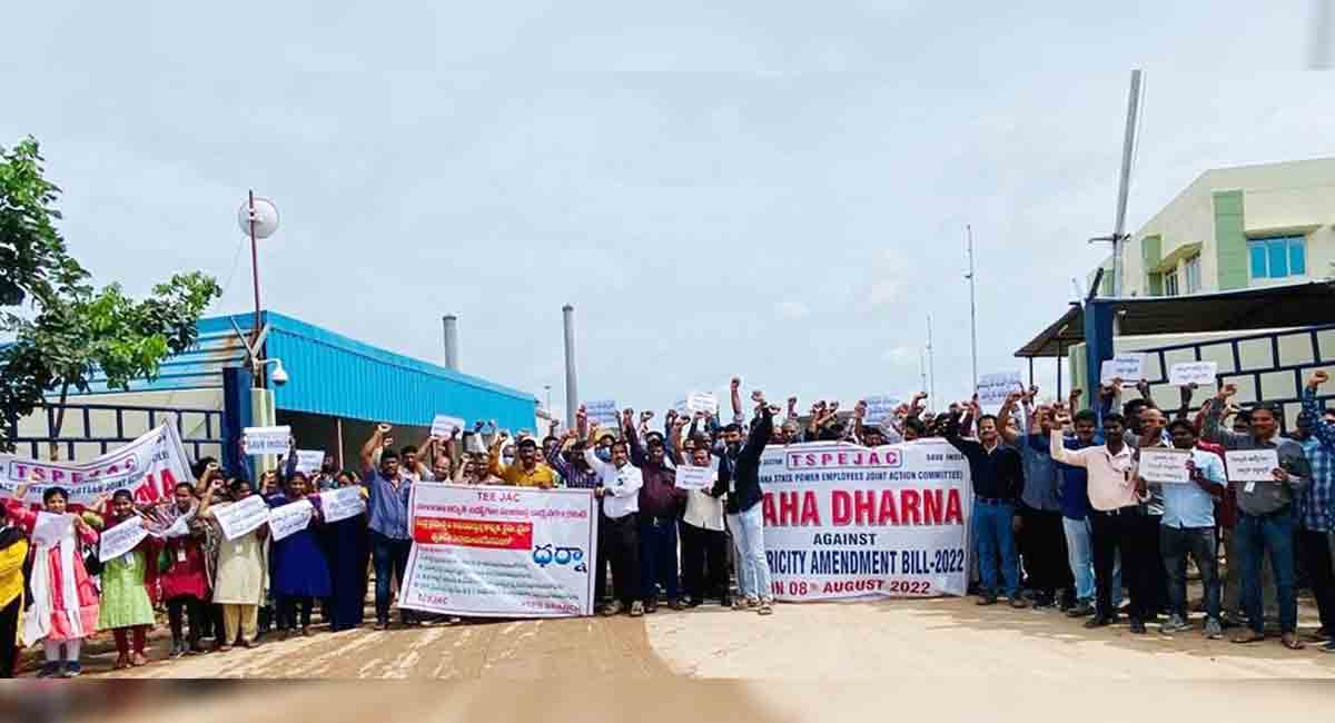 Electricity employees stage protest against Electricity Amendment Bill in Nalgonda