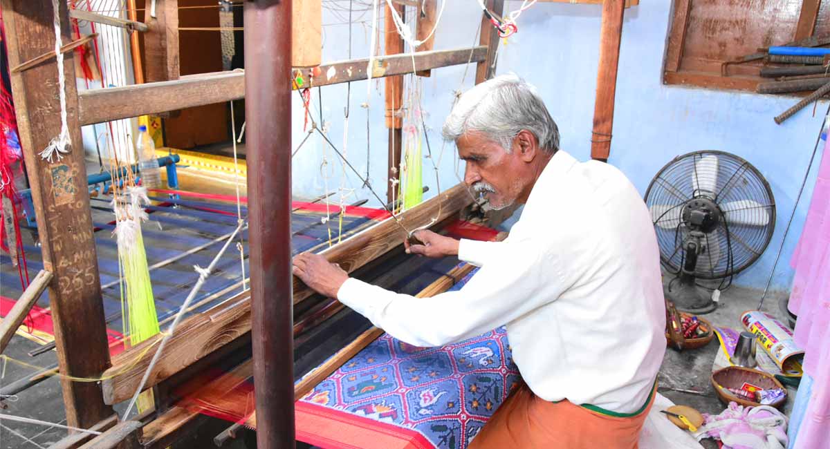On handloom day, visit this village in Telangana to witness art of weaving