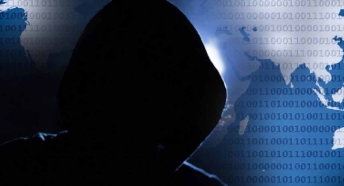 Father files missing daughter complaint in police station, Online scammers get alert!