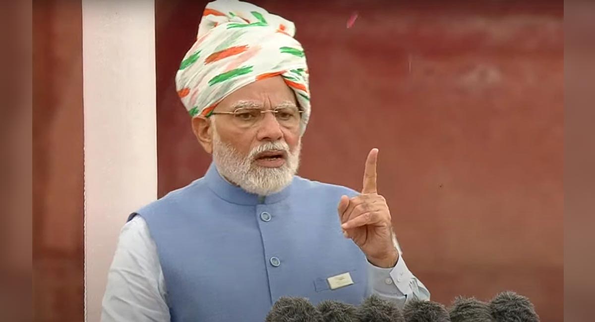 PM Modi mentions Nehru in Independence day speech after Savarkar
