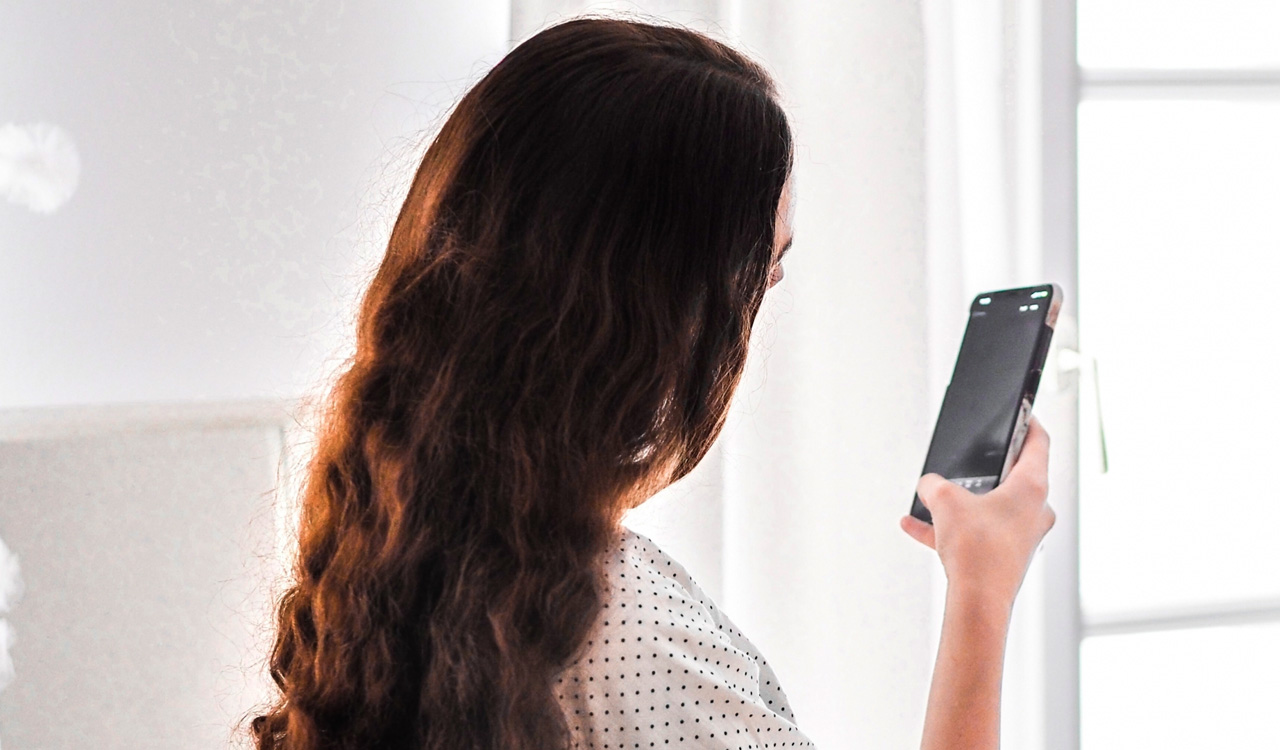 Avoid spending much time on phone, laptop to stay young