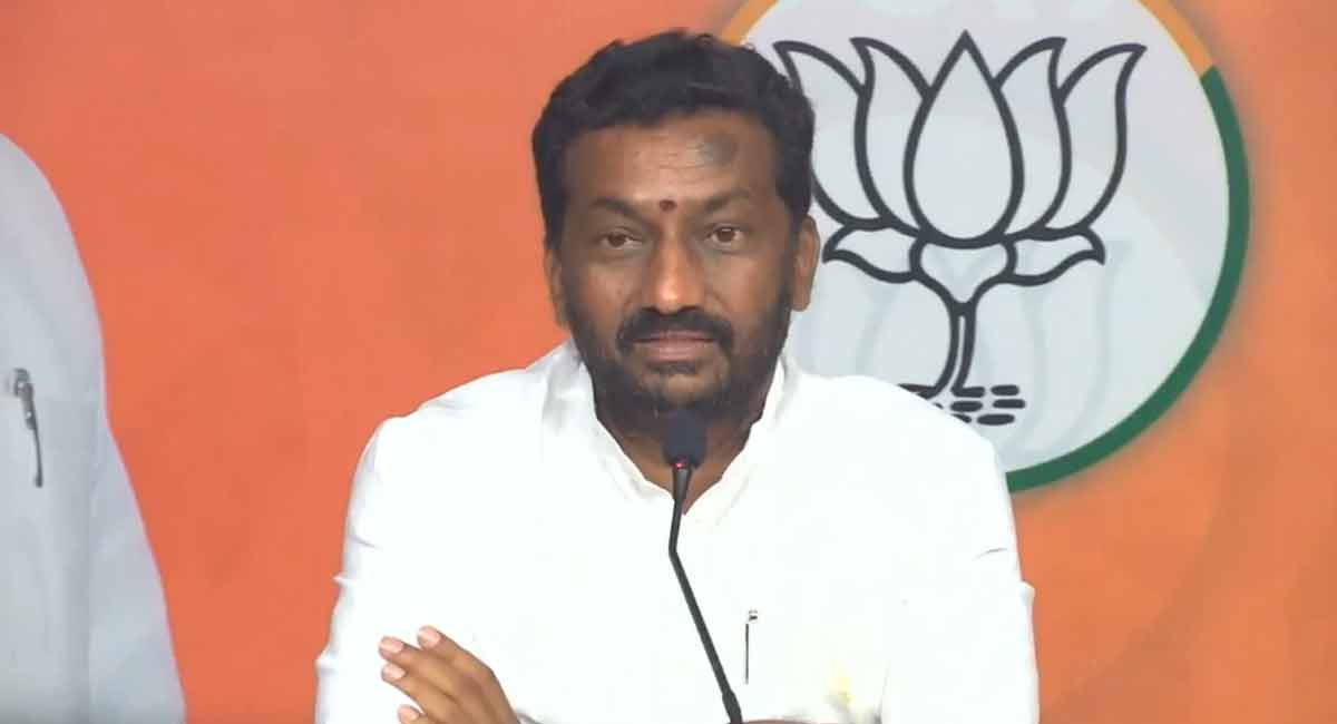 BJP finds fault with Minister Srinivas Goud for opening fire into air