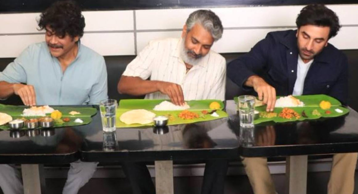 Ranbir Kapoor enjoys a meal off a banana leaf with Rajamouli, Nagarjuna