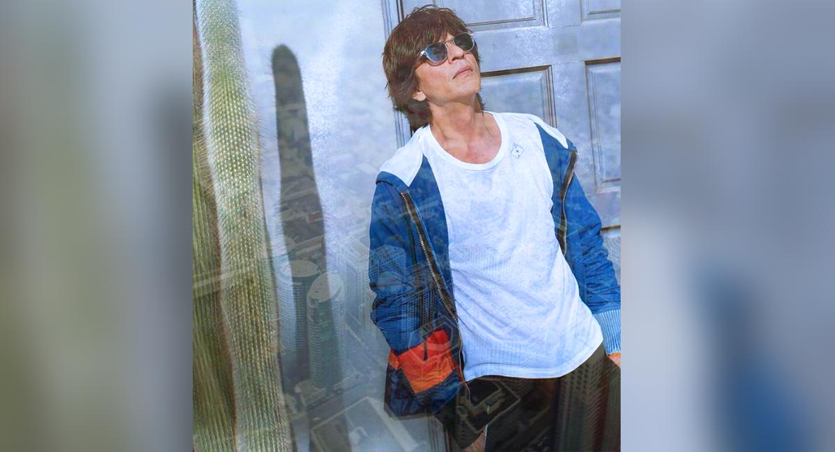 Shah Rukh pampers himself on his day off by watching Alia’s ‘Darlings’