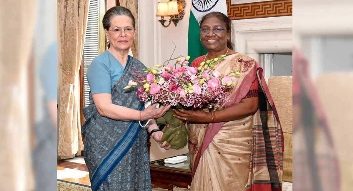 Sonia Gandhi calls on President Droupadi Murmu at Rashtrapati Bhavan