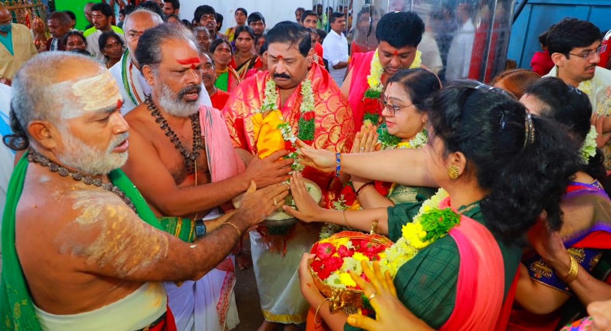Telangana State Election Commissioner Parthasarathi visits Vemulawada shrine