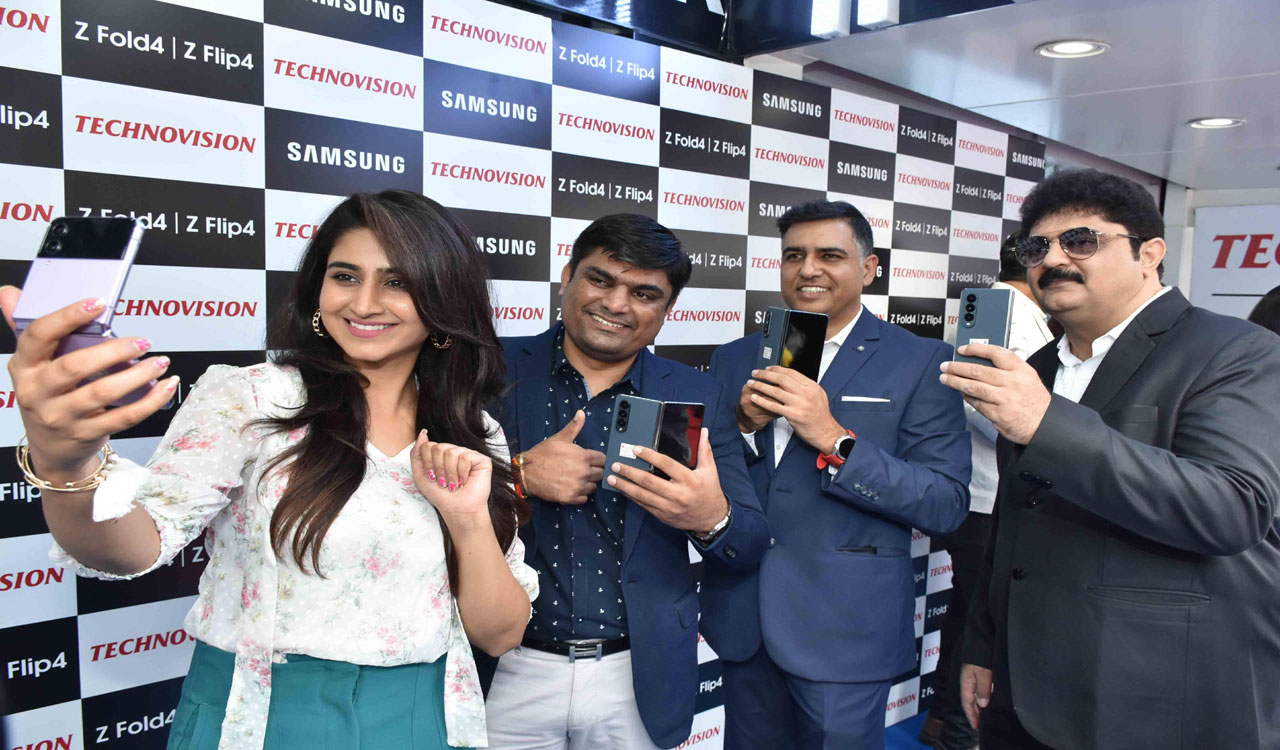 Technovision showcases Galaxy Z Flip 4, Z Fold 4 smartphones
