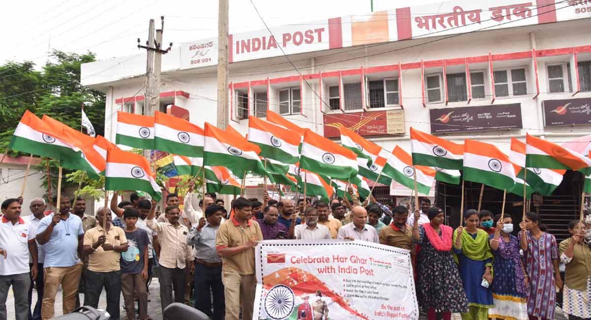 Postal staff takes out Har Ghar Tiranga rally in Karimnagar