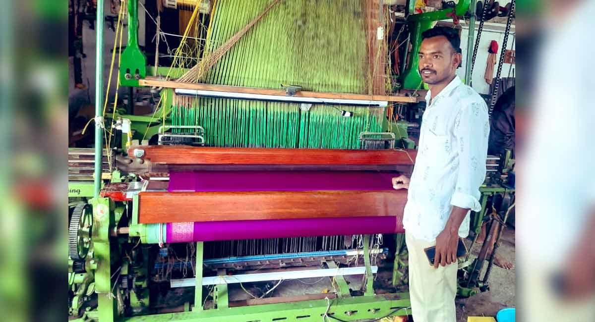 Siricilla weaver thanks government for extending insurance coverage, KTR reacts