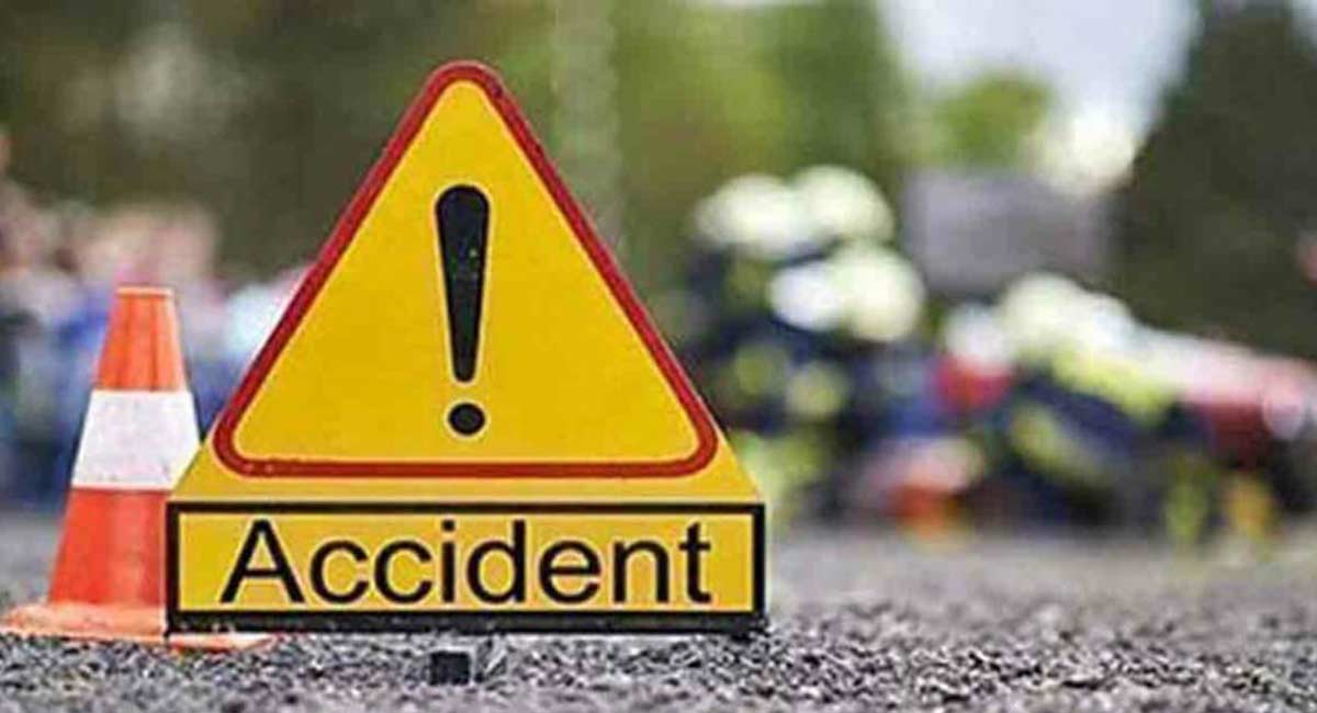 Woman, son die as tractor hits two-wheeler in Siddipet