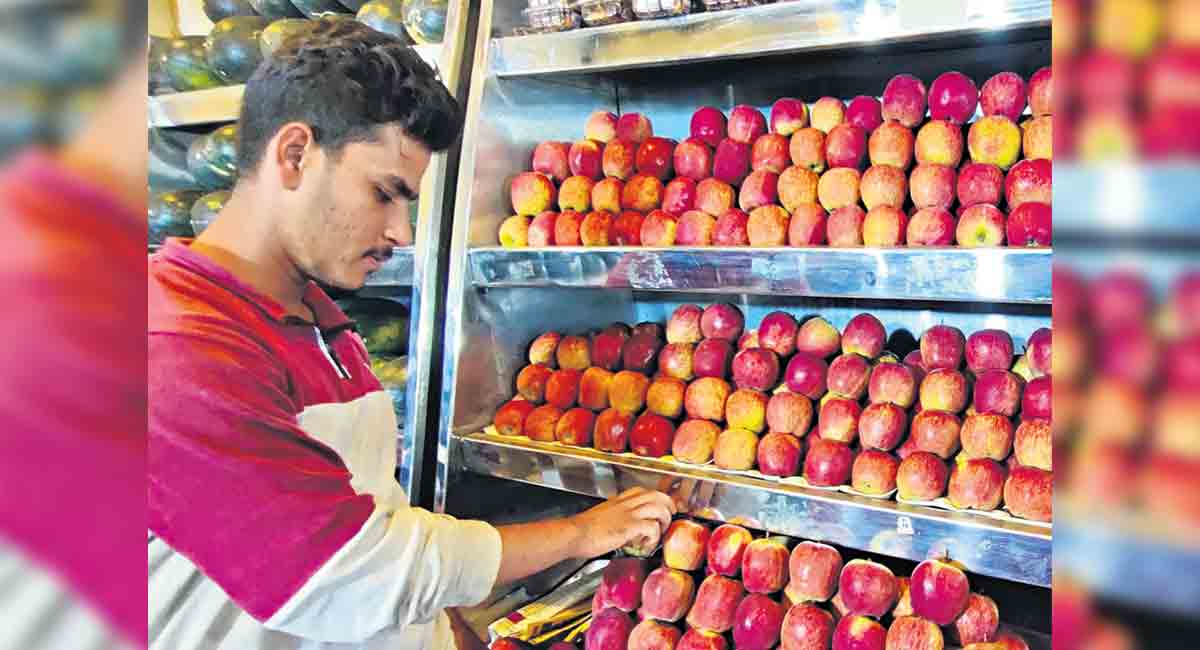 Himachal apples flood Hyderabad