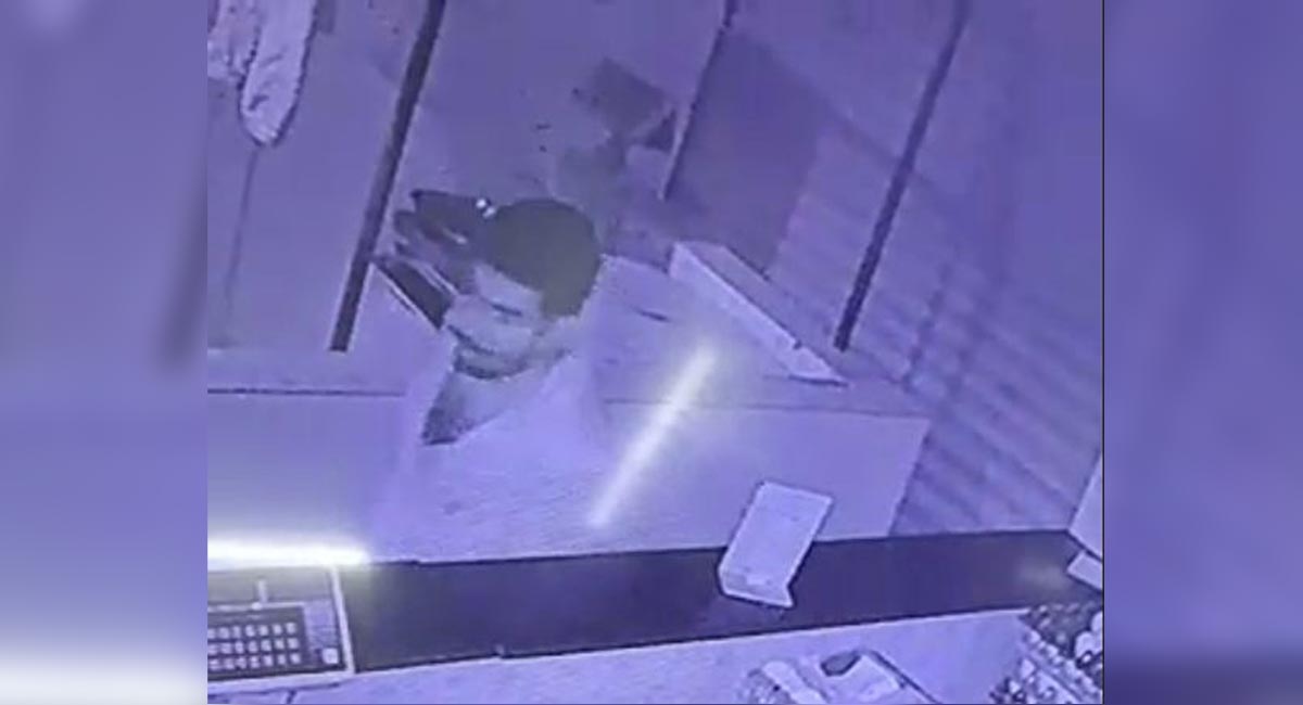 Hyderabad: Burglary at chicken shop caught on camera