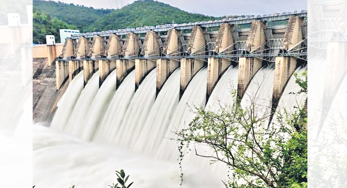 Rains dent farm operations in Telangana