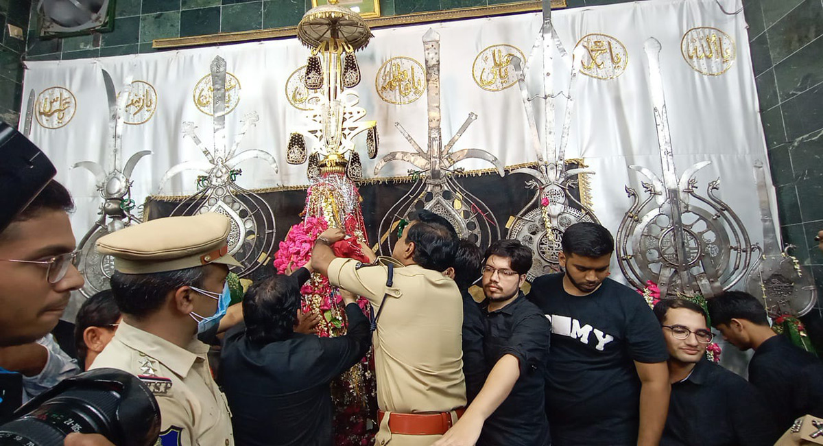 Hyderabad CP CV Anand visits Bibi ka Alawa