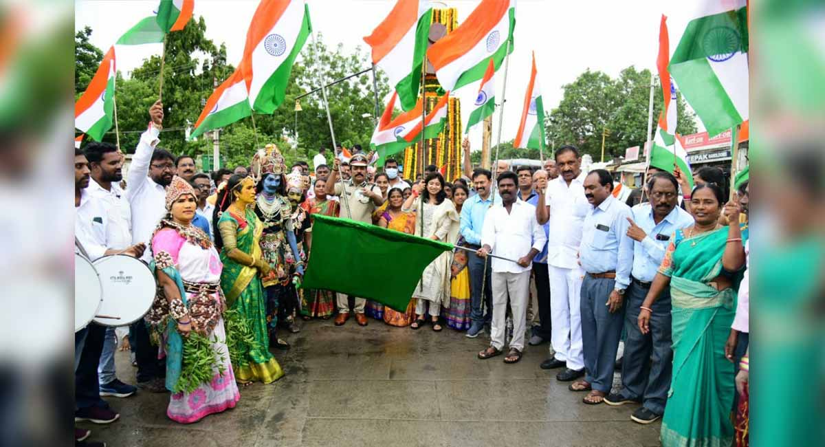 Folk artists celebrate 75th Independence day in Karimnagar