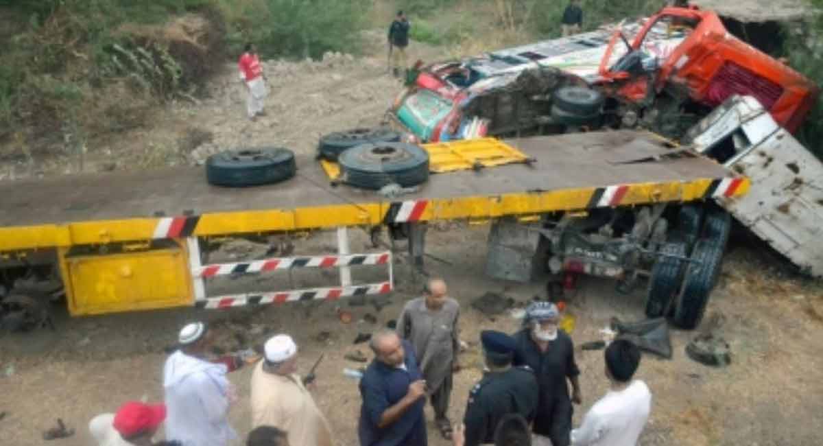 13 killed, 5 injured as truck falls over bus in Pakistan