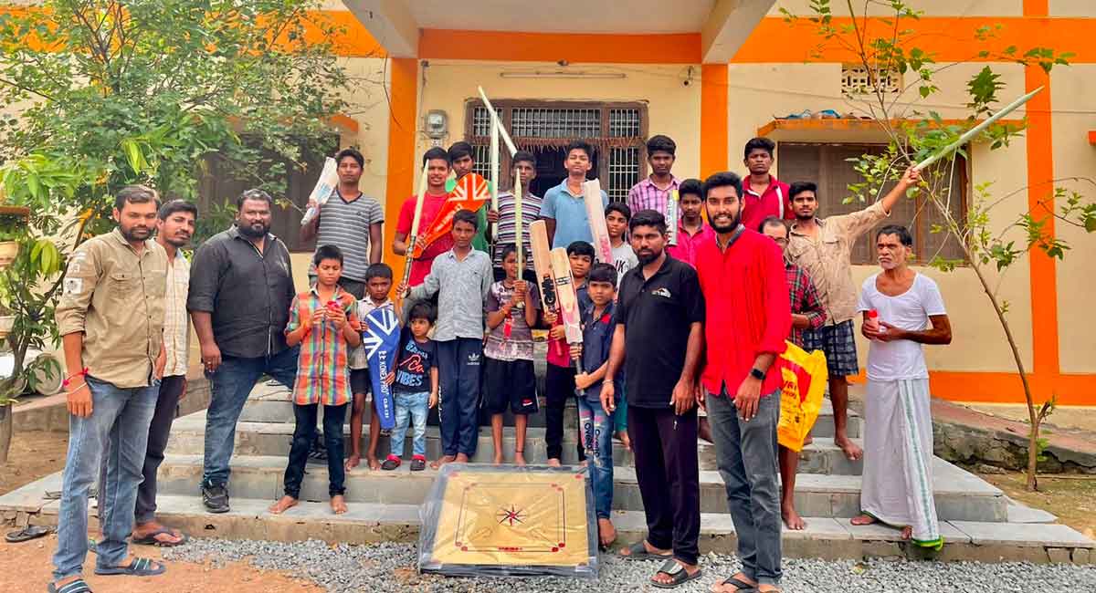 Cricket kit donated to inmates of orphanage in Mancherial
