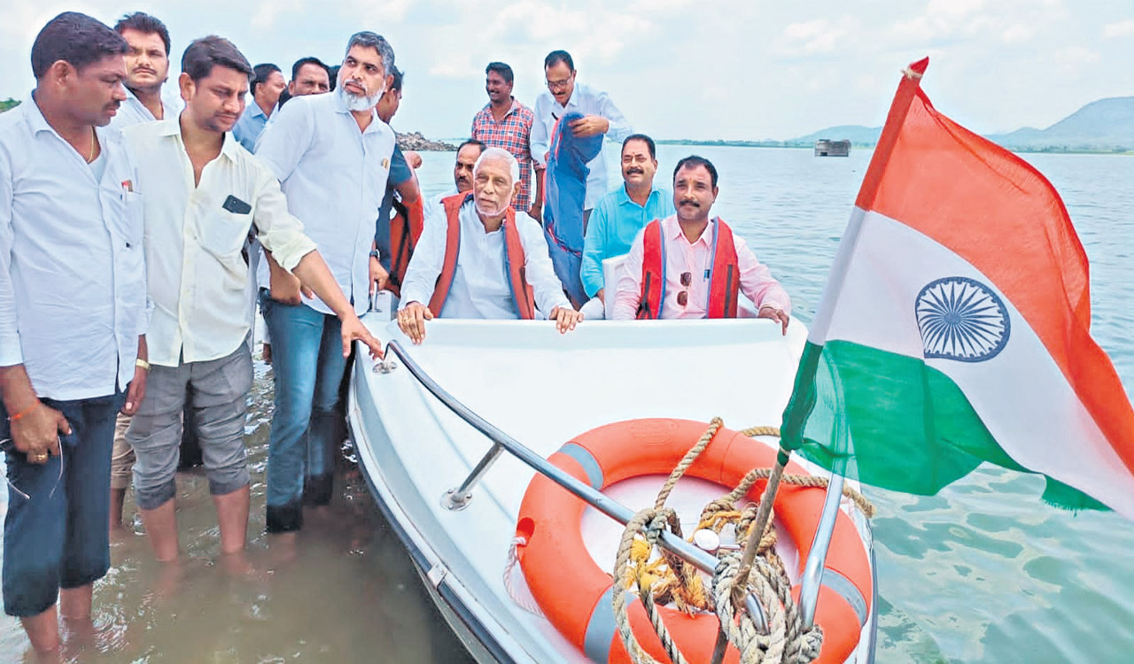 Telangana: Boat ride facility begins at Luxettipet