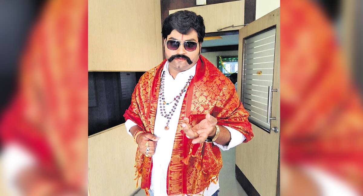 This mimicry artist can imitate voices of over 120 people