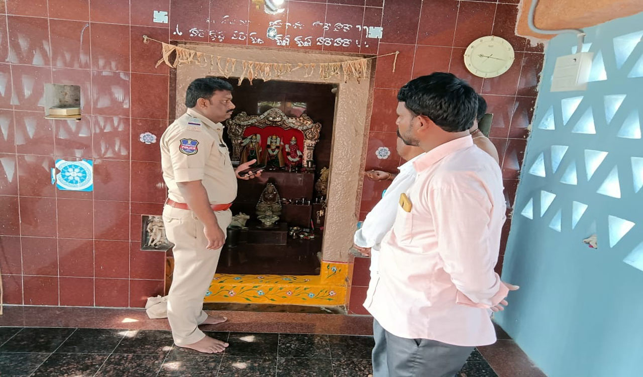Temple burgled by unidentified miscreants in Sangareddy