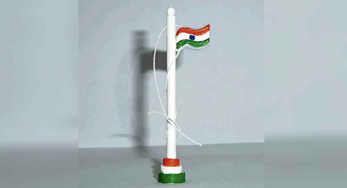 Hanamkonda: Logo of Azadi Ka Amrit Mahostav carved on pencil lead