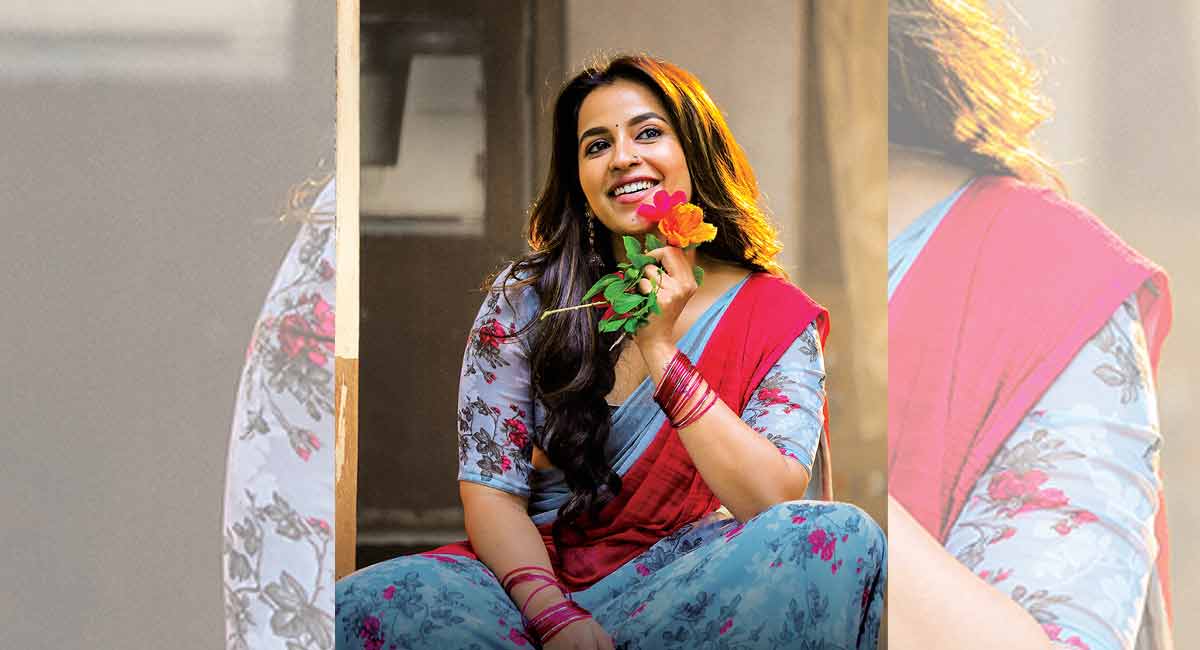 First-look poster of Komalee Prasad from ‘Sasivadane’ unveiled