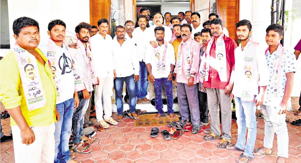 30 Congress workers join TRS in presence of Minister Errabelli