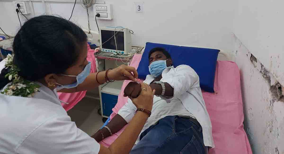 BJP activists attack TRS members at Devaruppula in Jangaon