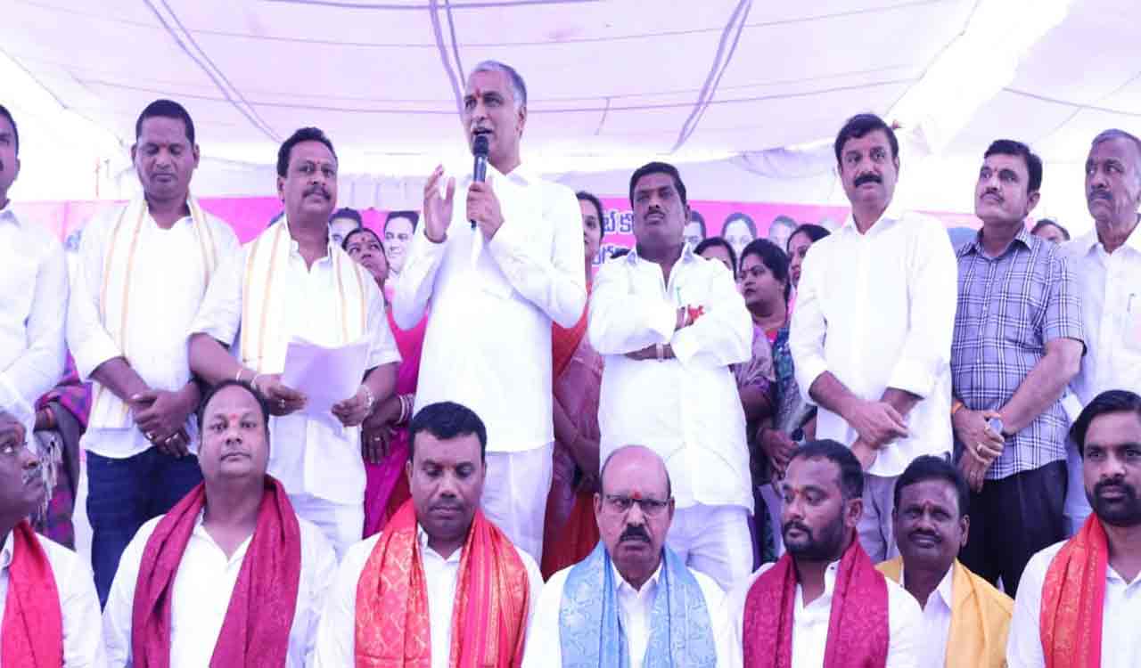 Why is Centre not permitting paddy exports: Harish Rao