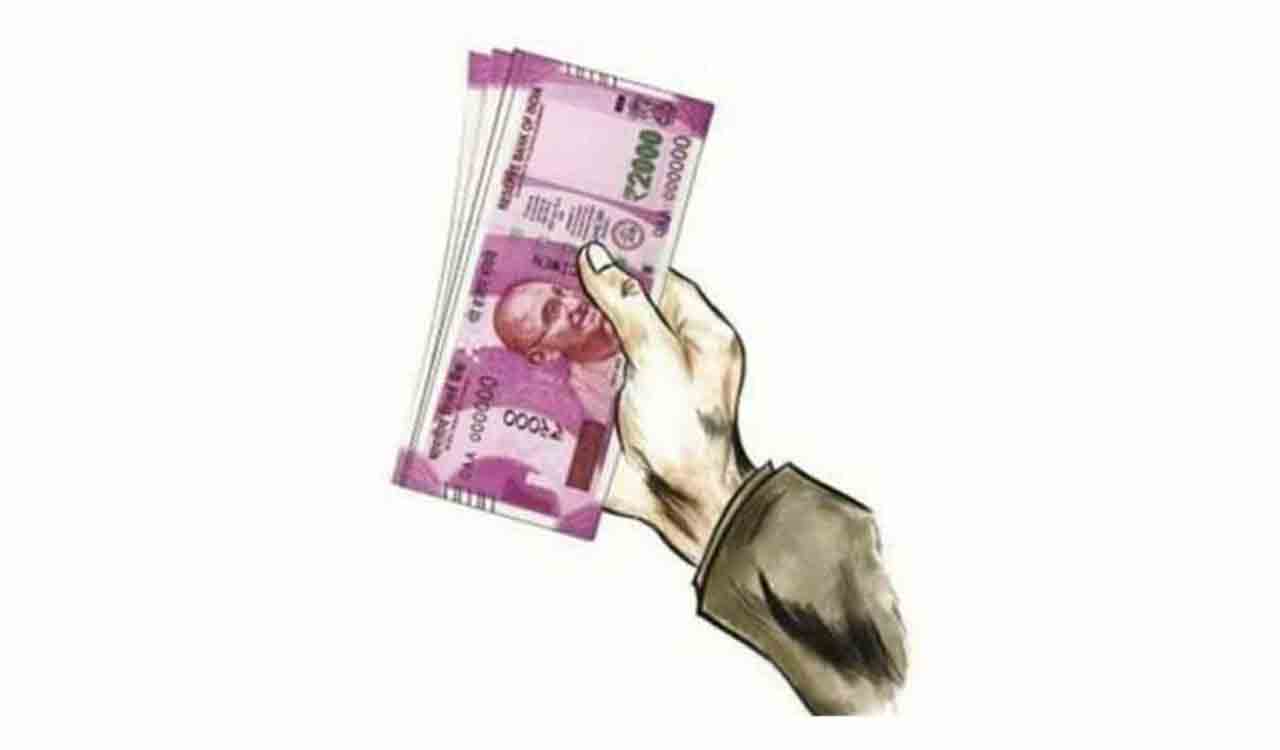 Sub-Inspector caught red-handed taking bribe in Bhupalpally