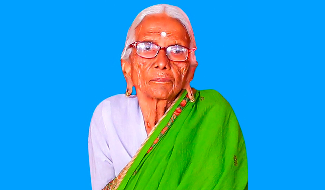 Indrakaran Reddy pays tributes to Jogu Bhojamma