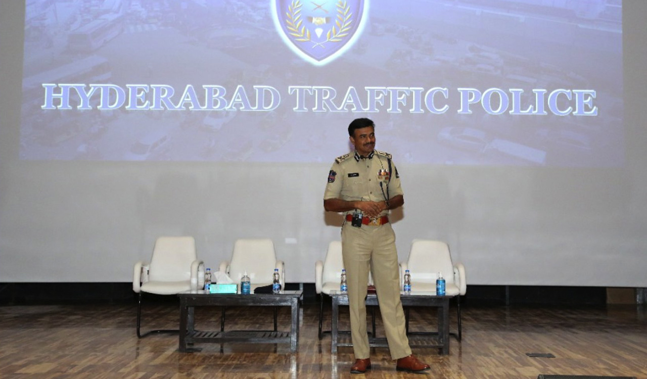 Be available on roads to monitor traffic movement: Hyderabad CP tells traffic cops